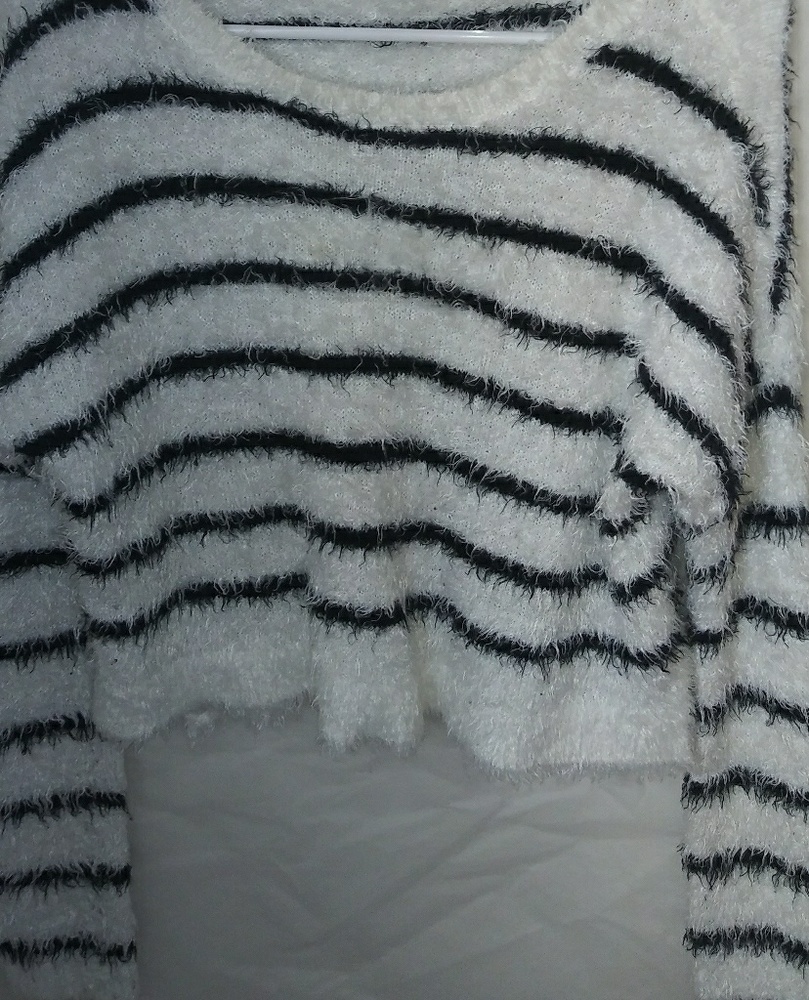 Ambercrombie Fluffy Crop Sweater